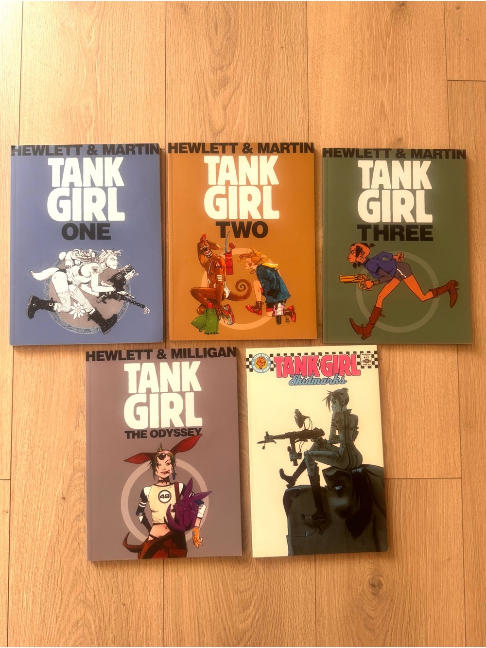 Tank Girl Graphic Novel Set - Multi-Color Collector Editions - Picture 2 of 3